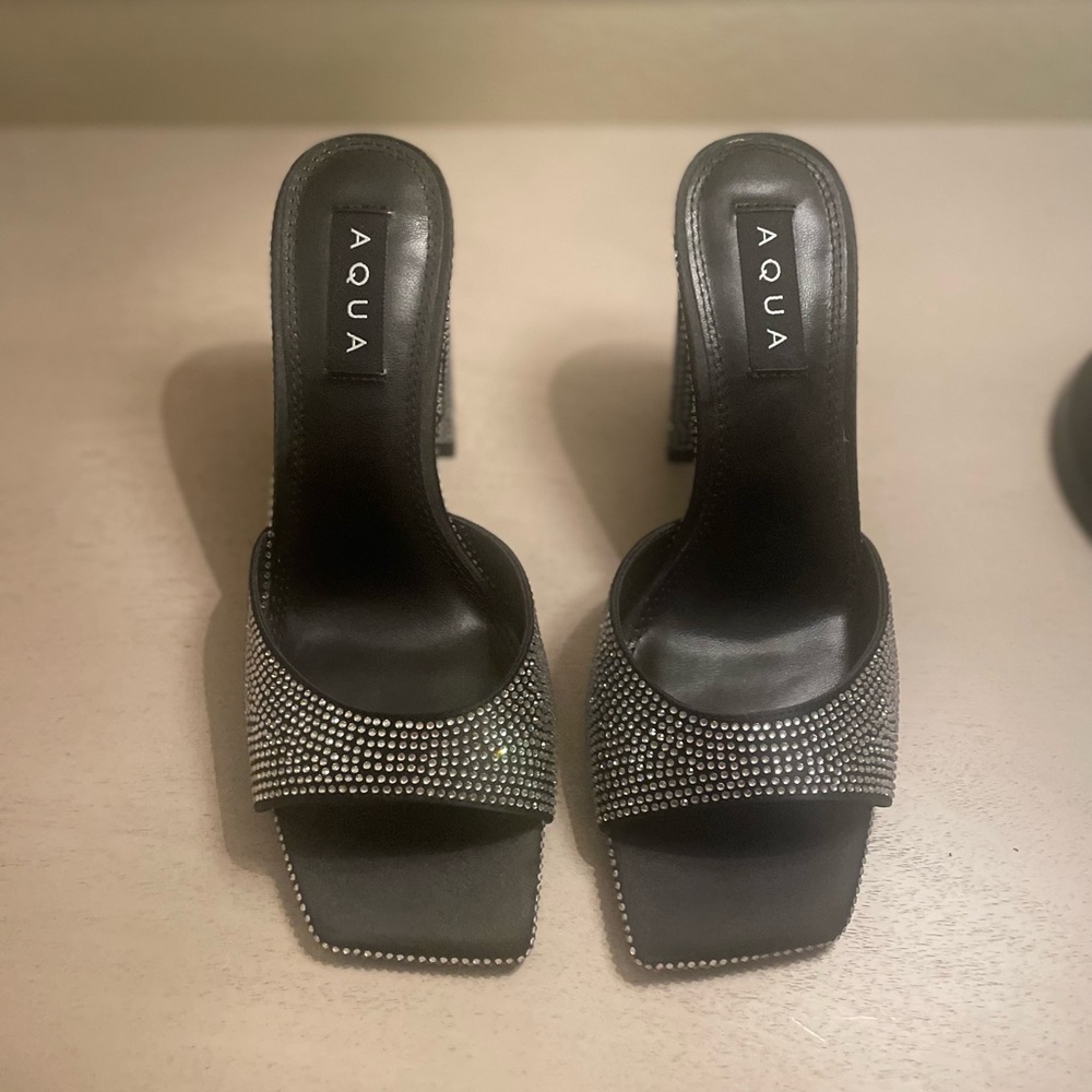 Aqua heels size 7.5 never worn